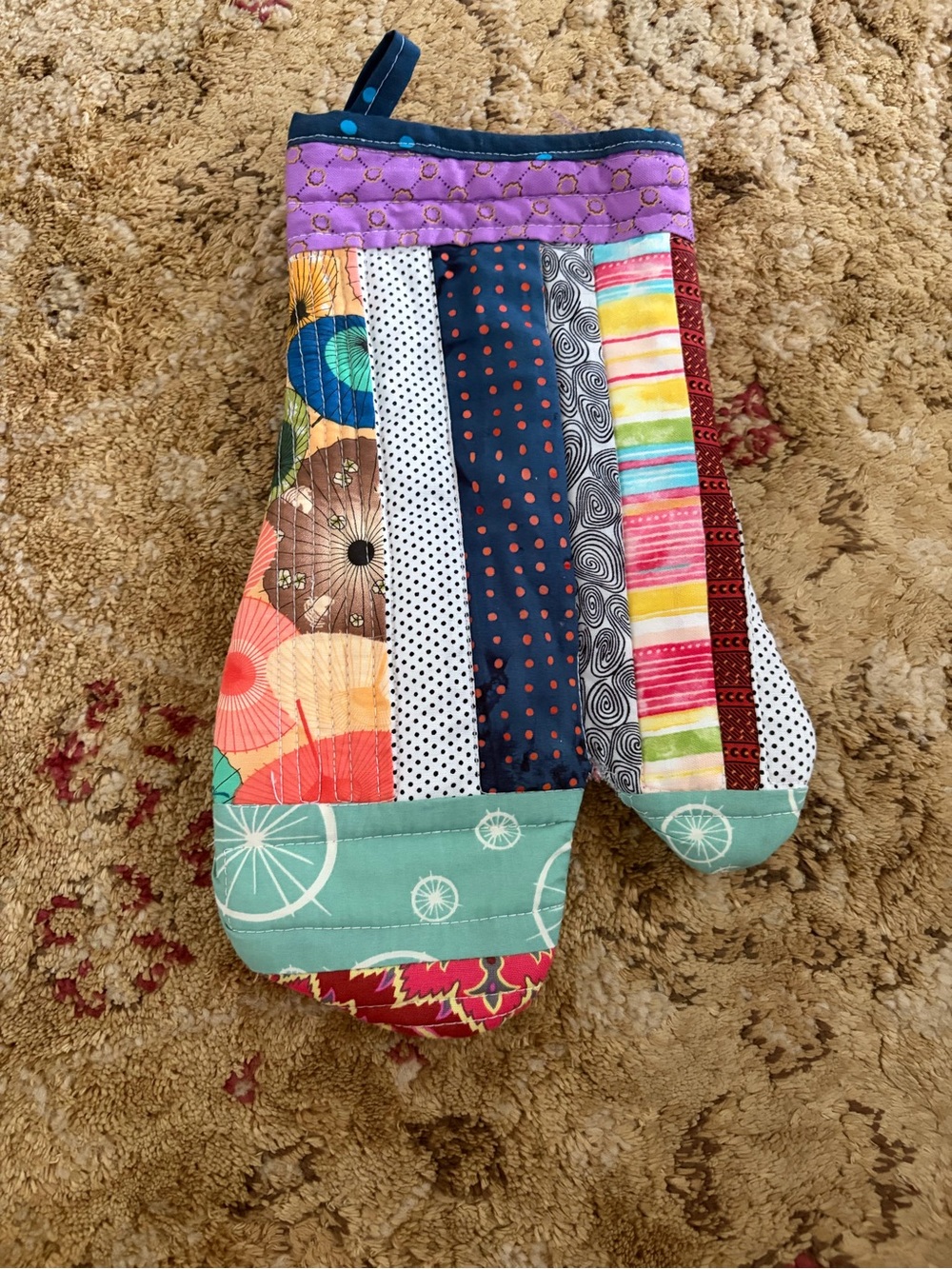 Like New Multi-Color quilted Patchwork oven mitt casual cottagecore